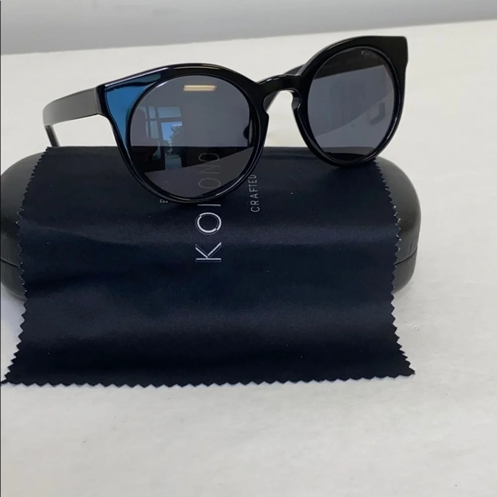New KOMONO sunglasses cateye Lulu glossy black